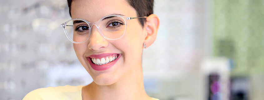 Round eyeglass frames are a rising trend in women's fashion Round eyeglass frames are a rising trend in women's fashion
